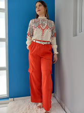 Load image into Gallery viewer, Rhienestone Details Printed Blouse

