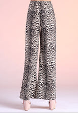 Load image into Gallery viewer, Leopard Print Wide Leg Pants
