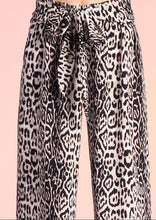 Load image into Gallery viewer, Leopard Print Wide Leg Pants
