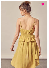 Load image into Gallery viewer, High-Low  Front Tie Top
